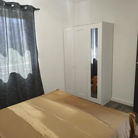 Dora Apartment *